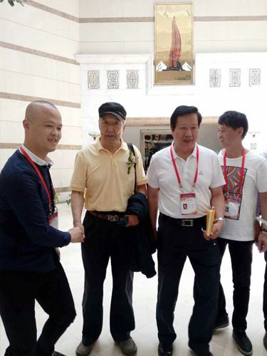 饶瑞清和中国艺术报社社长、中书协秘书长张虎在一起
