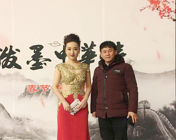 饶瑞清与中央电视台著名主持人徐俪嘉合影